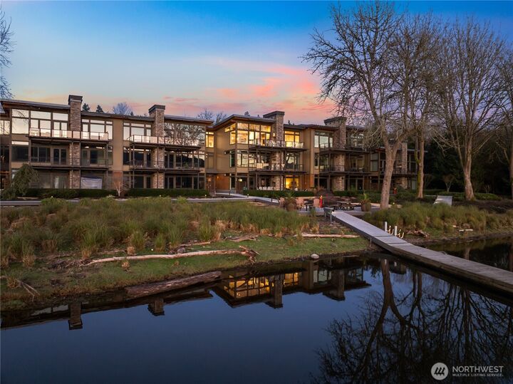 Property Photo: 4323 E Lake Sammamish Parkway SE 4323 WA 98029