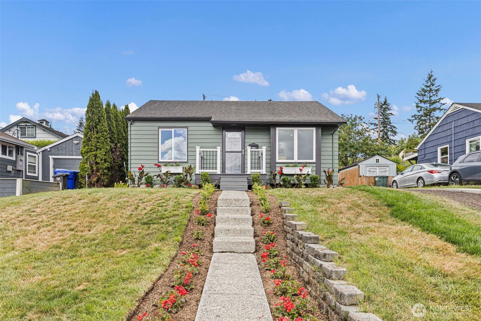 Property Photo:  1624  Pine Street 1  WA 98201 
