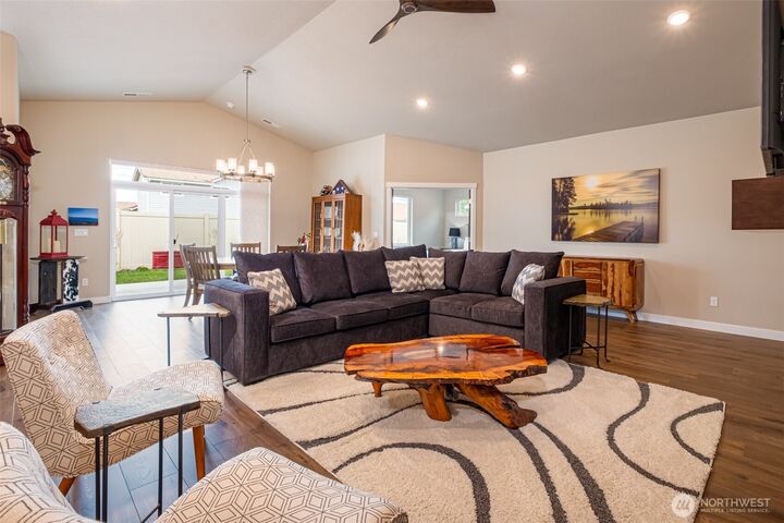 Property Photo: 915 S M Loop Drive SW WA 98848