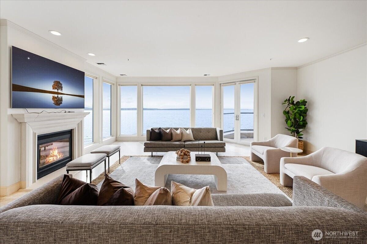 Property Photo:  1338  Alki Avenue SW 500  WA 98116 