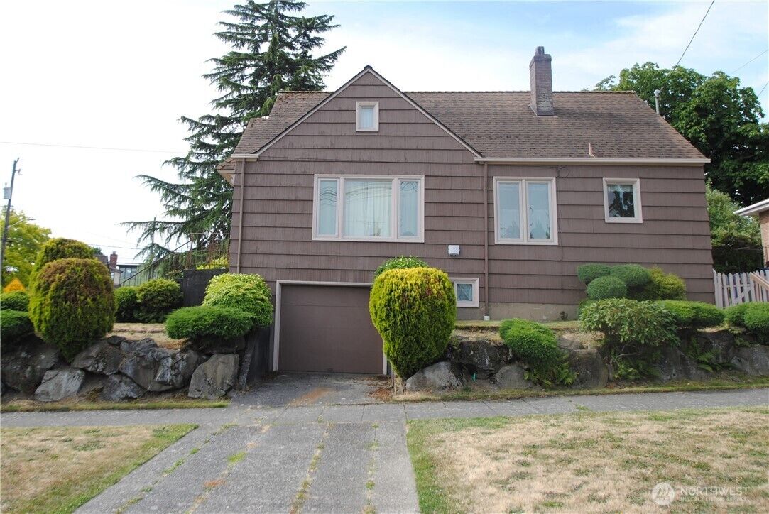 Property Photo: 2801 18th Avenue S WA 98144