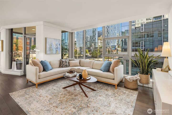 Property Photo:  188  Bellevue Way NE 311  WA 98004 