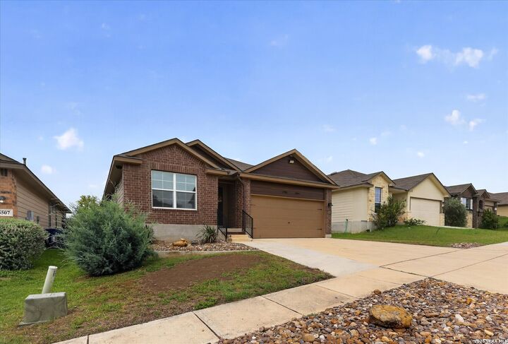 Property Photo:  5511 Toledo Farm  TX 78222 