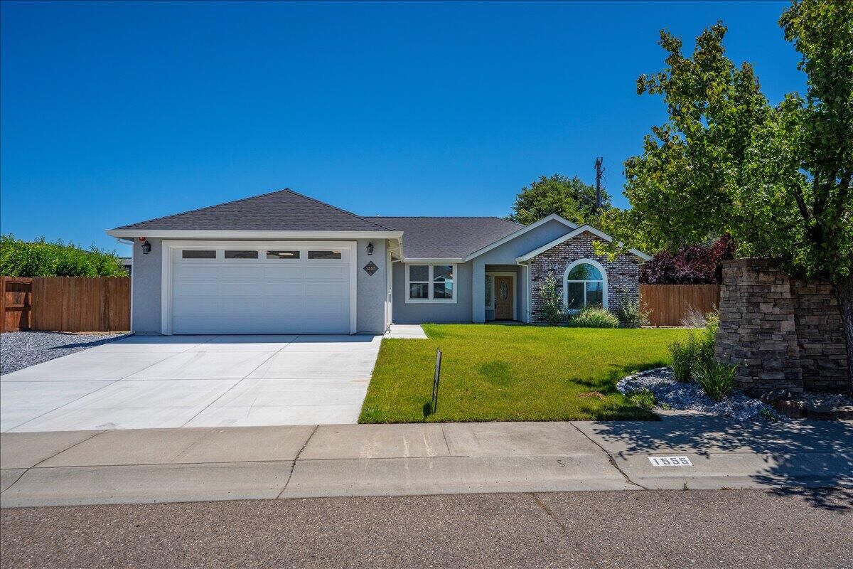 Property Photo:  1555 Acacia Street  CA 96080 