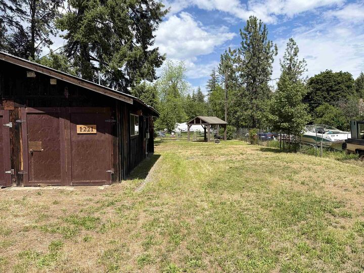Property Photo:  1221 Minter Ave  WA 99151 