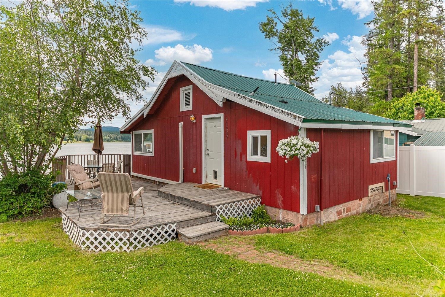 Property Photo: 41117 N Lake Shore Rd WA 99009