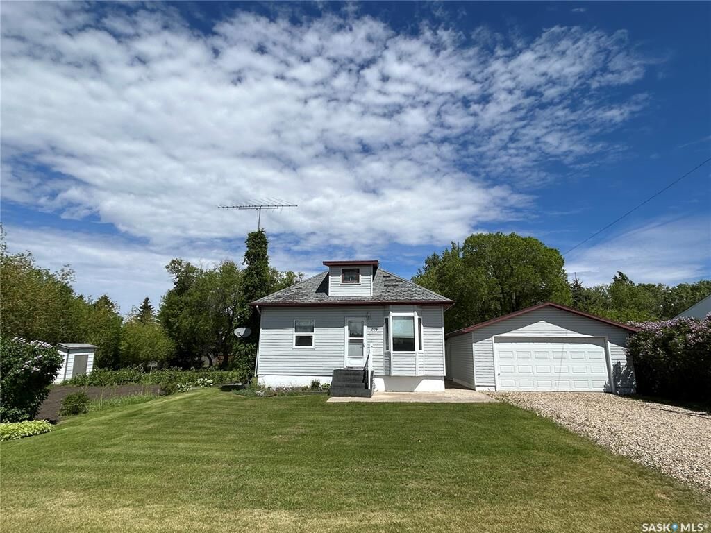 Photo de la propriété:  203 Phillips Street  SK S0K 2Y0 