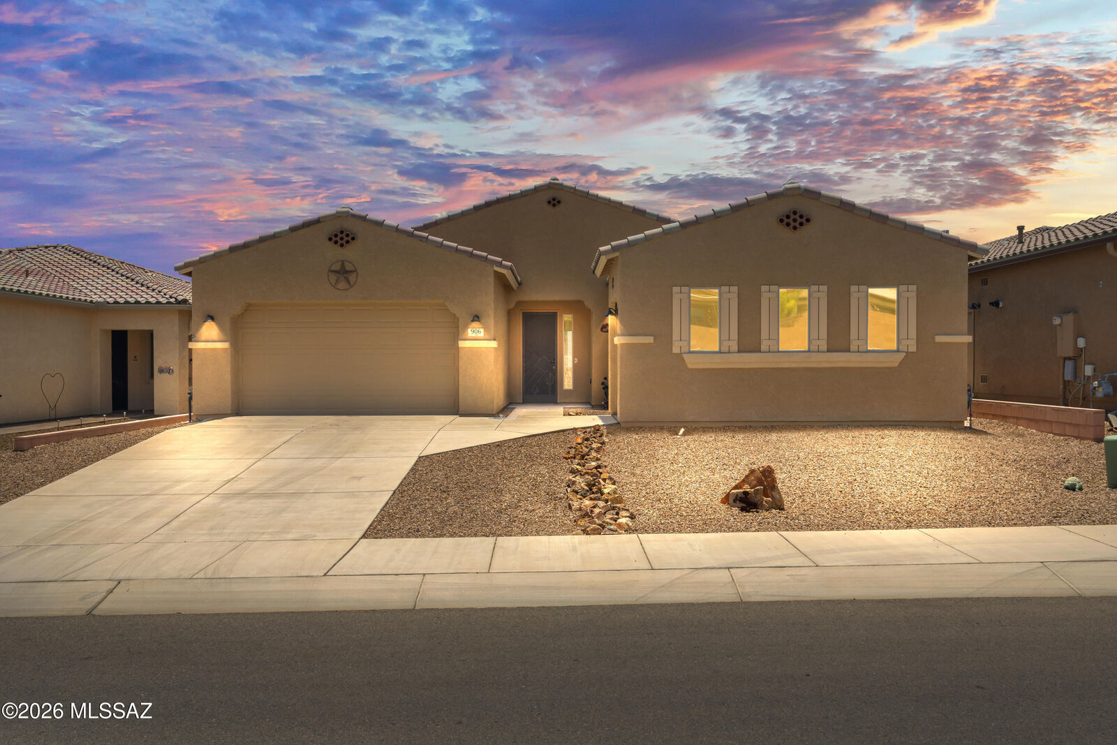 Property Photo:  906 N Camino Cerro Morado  AZ 85614 