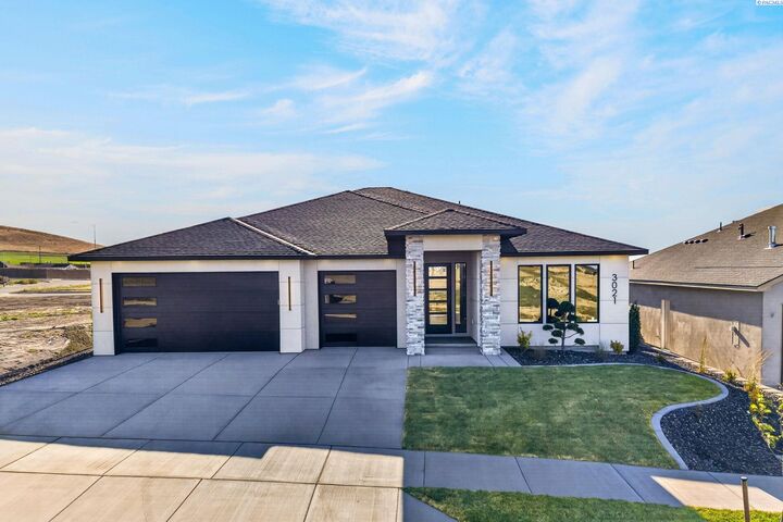 Property Photo:  3021 Whitesage Ave  WA 99352 