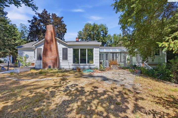 Property Photo:  76704 N Yakima River Dr  WA 99353-6196 