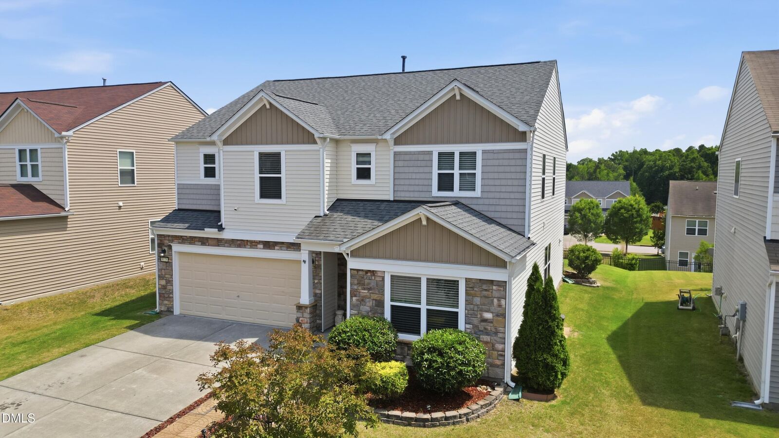 Property Photo:  8128 Hovingham Way  NC 27616 