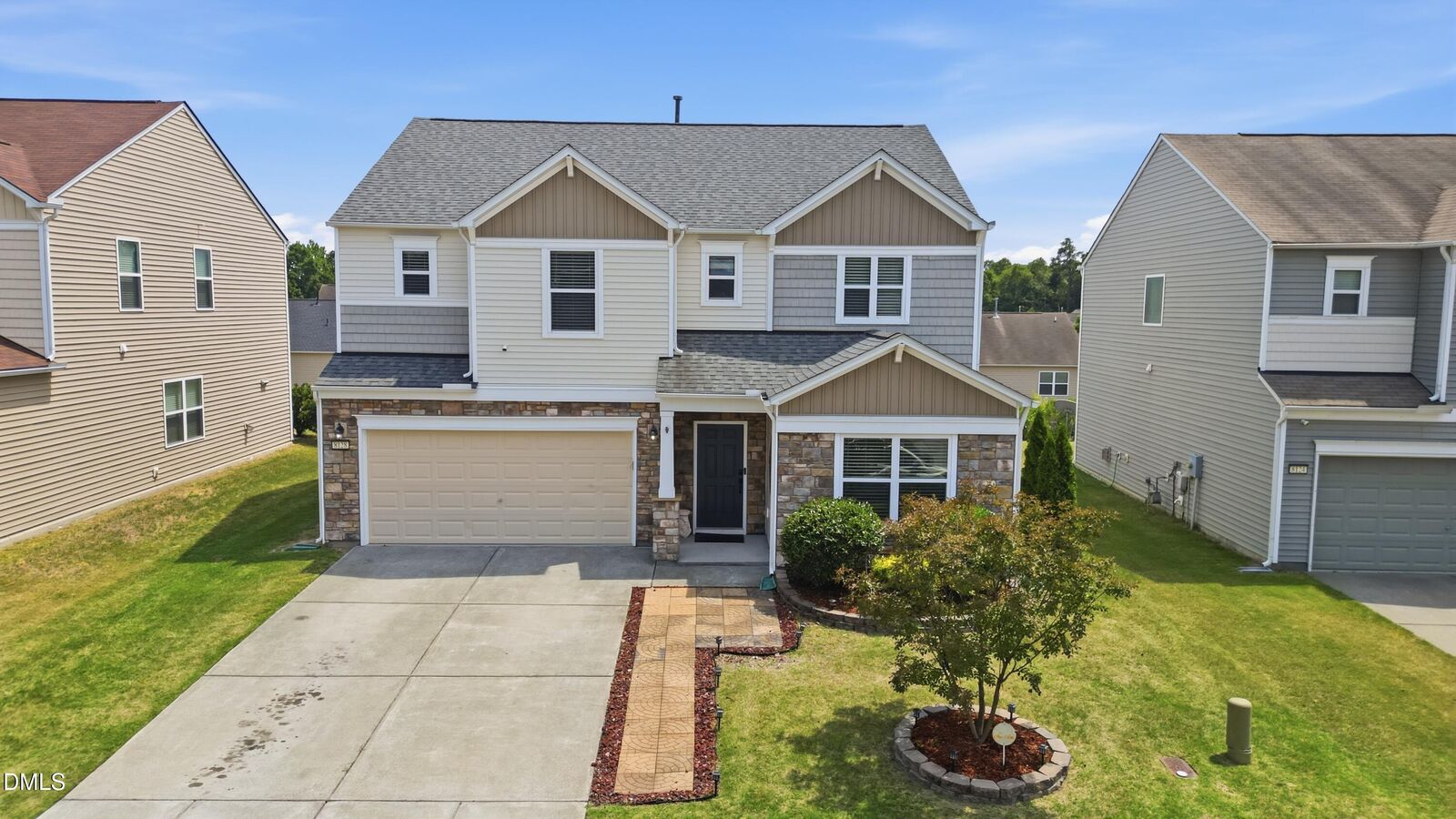 Property Photo:  8128 Hovingham Way  NC 27616 