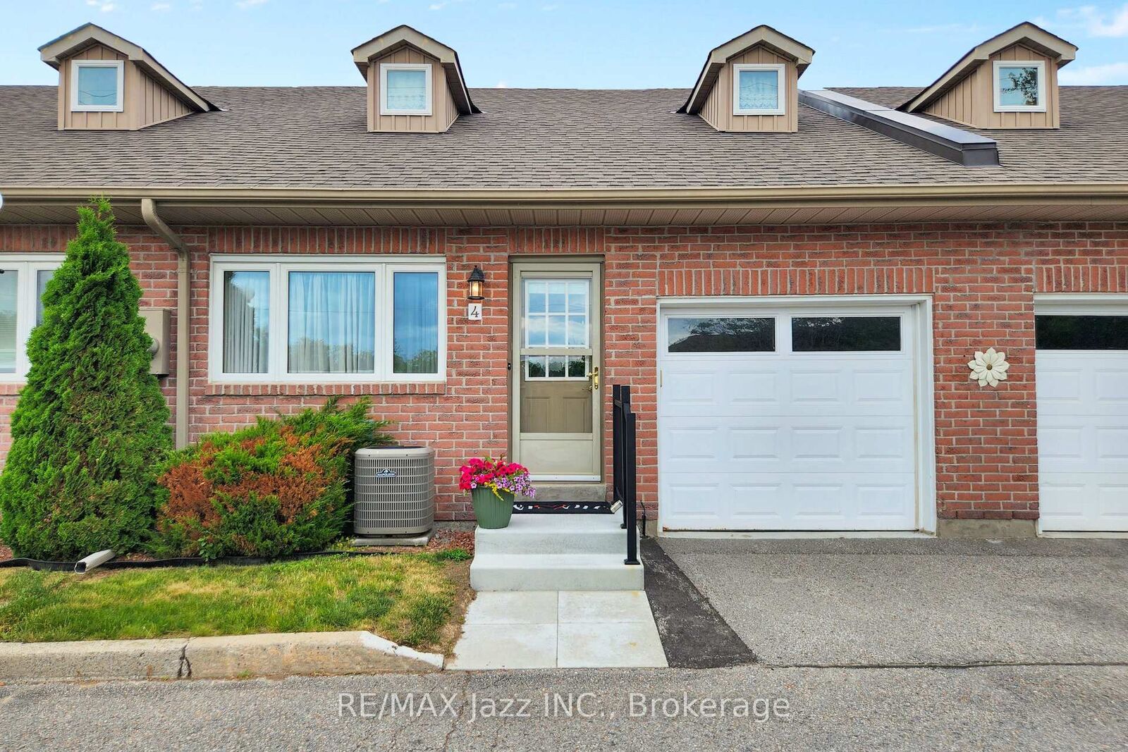 Property Photo: 234 Water Street 4 ON L9L 1C4