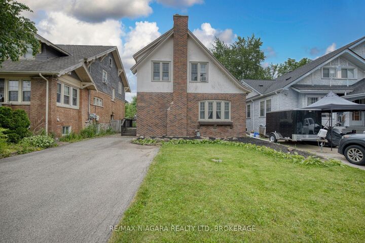 4864 Simcoe Street — photo 1