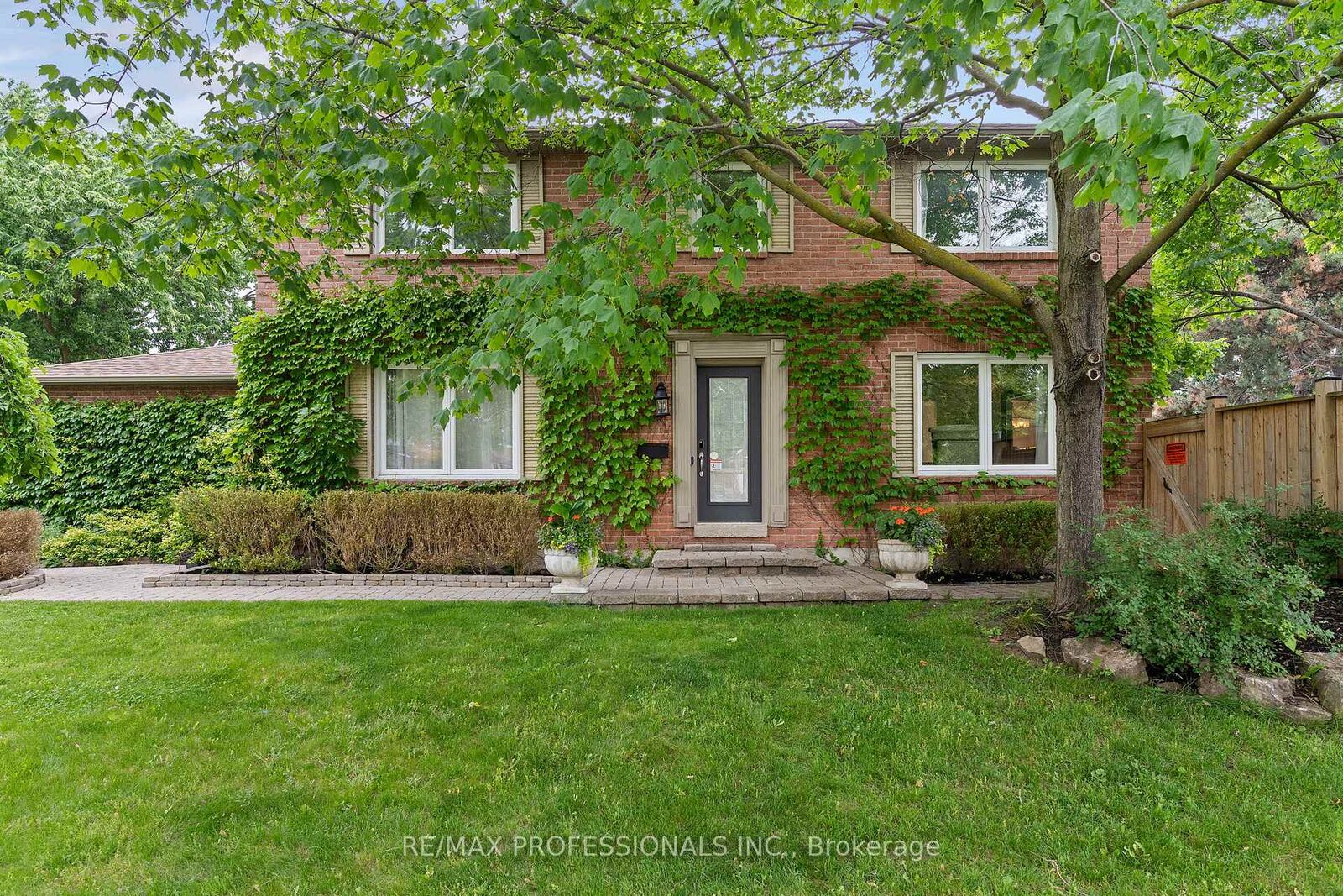 Property Photo: 6031 Edenwood Drive ON L5N 2Y6