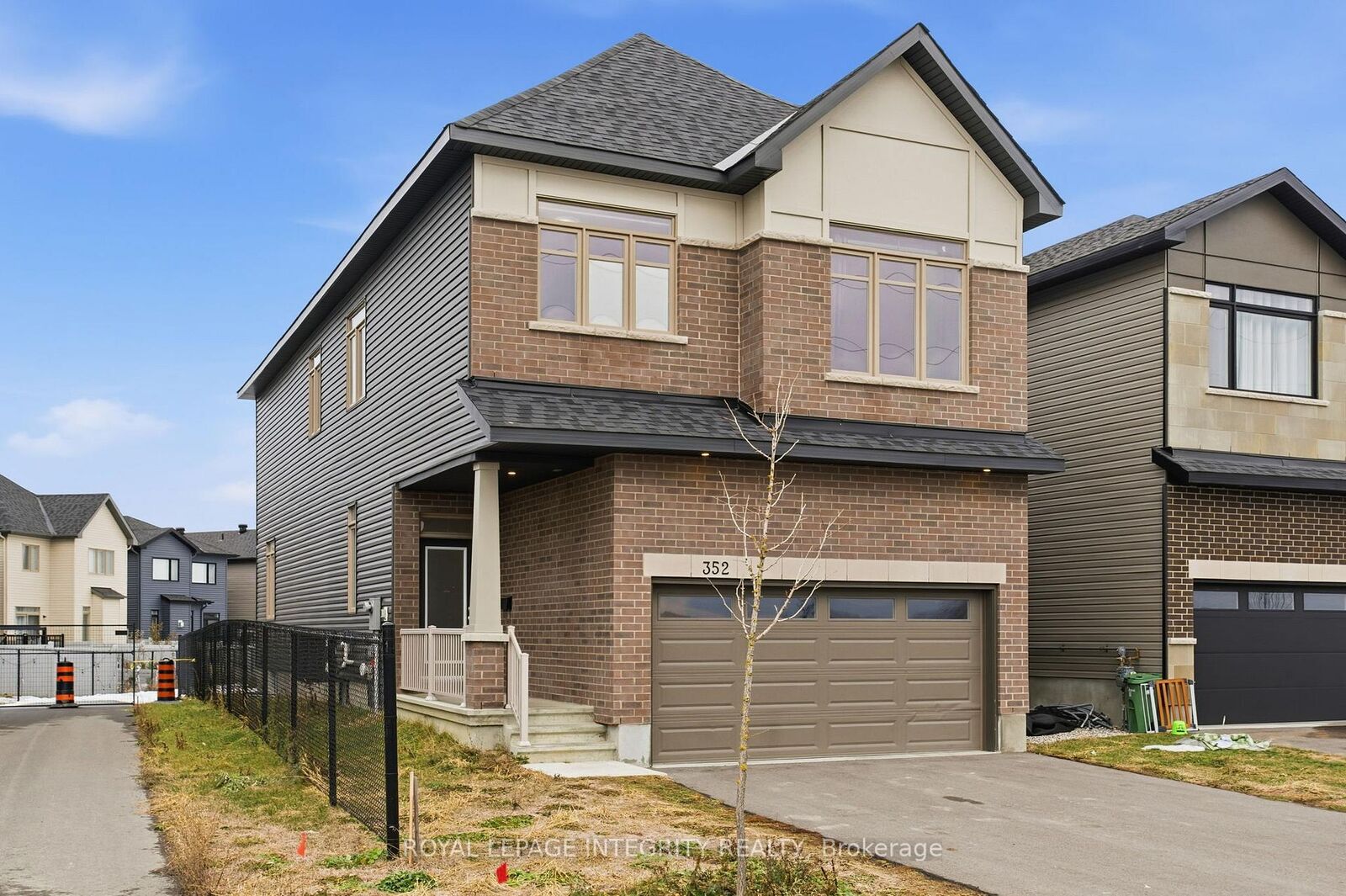 Property Photo: 352 Monticello Avenue ON K2S 2S5