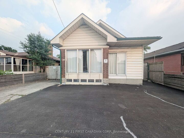 Property Photo: 1169 Oxford Street E ON N5Y 3L7