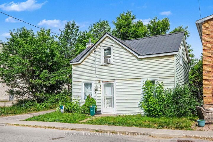 Property Photo:  107 Oxford Street E  ON K0G 1J0 