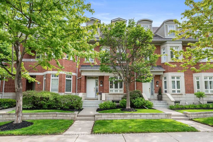 12 St Lawrence Drive — photo 1
