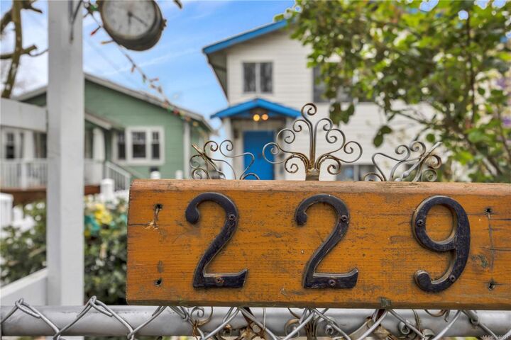 Property Photo: 229 Irwin St BC V9R 4X4