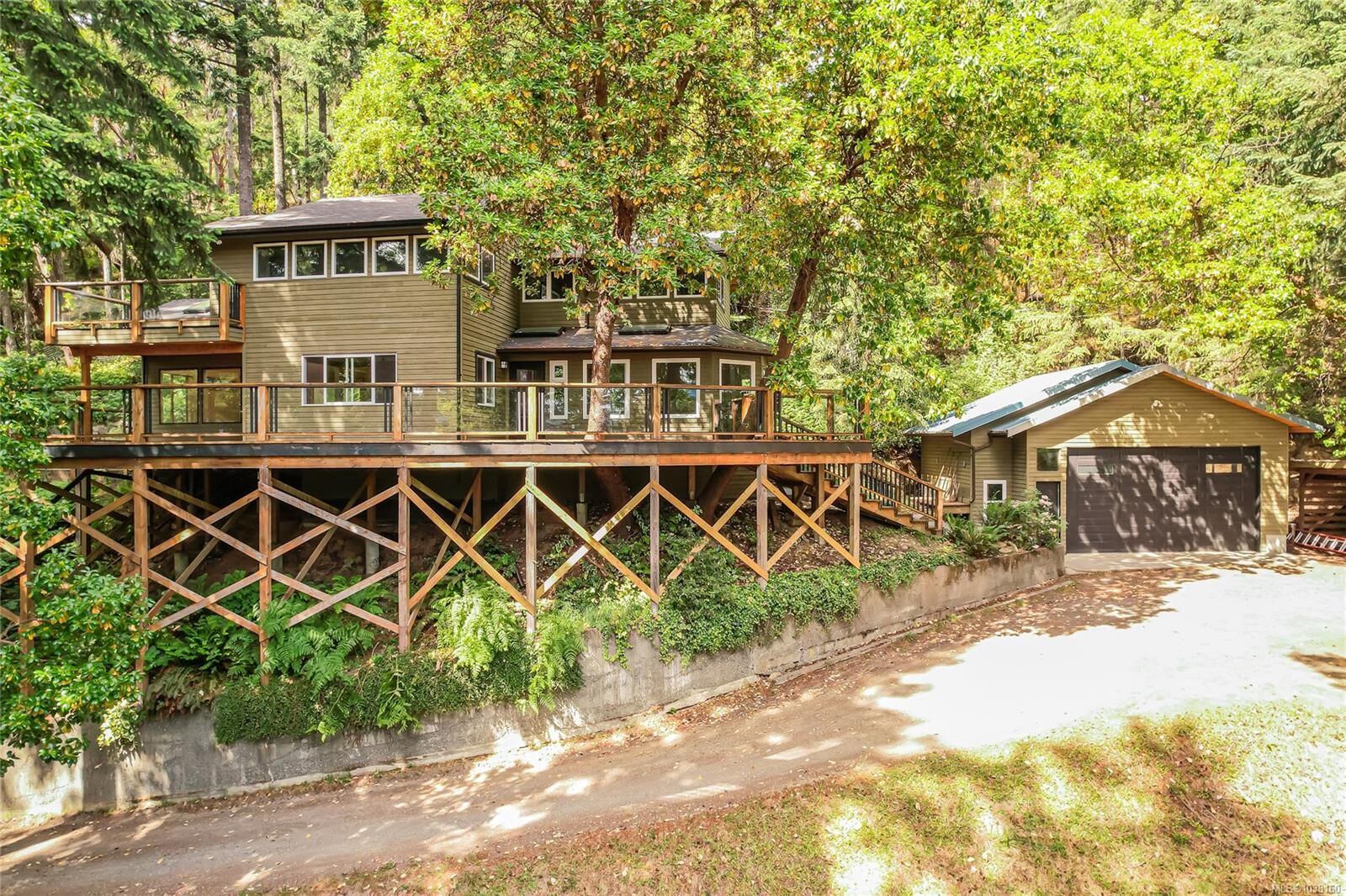 Property Photo: 171 Lautman Dr BC V8K 2C2