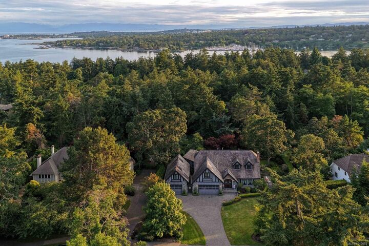 Property Photo: 2773 Arbutus Rd BC V8N 5X8