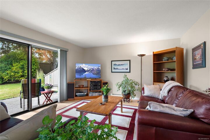 Property Photo: 1950 Cultra Ave #8 BC V8M 1Y9