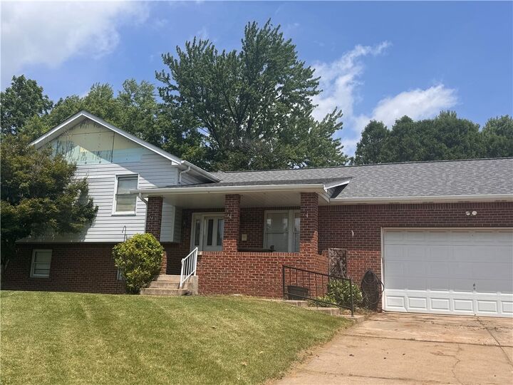 Property Photo: 1308 McKinley Dr PA 15025