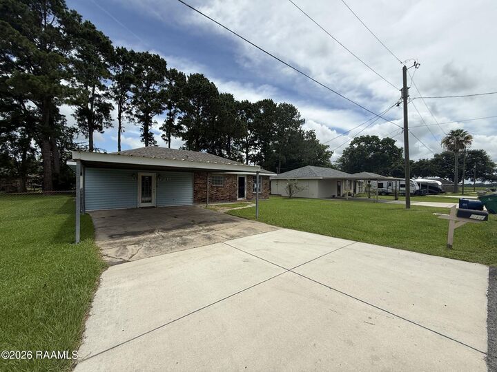 Property Photo:  219 Blue Bonnet Drive  LA 70526 