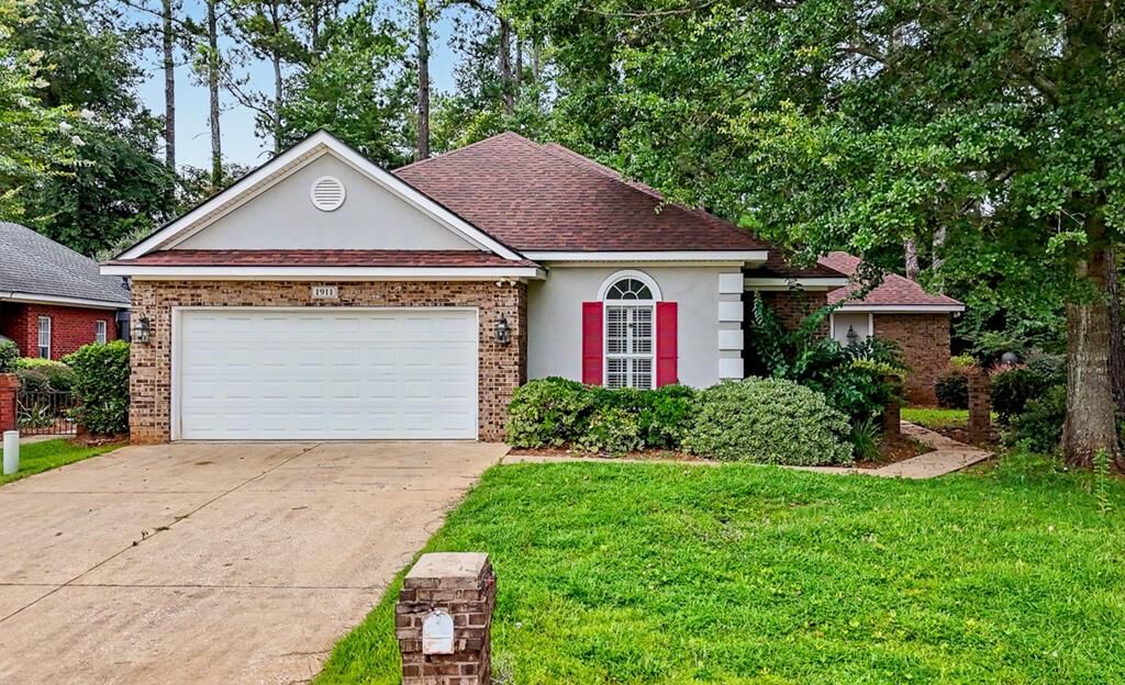 Property Photo:  1911 Regalwood Drive  GA 31721 