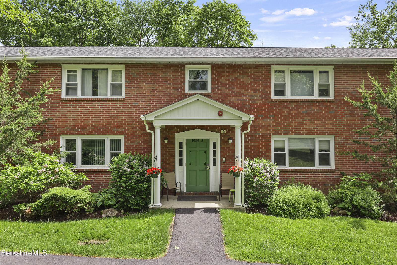 Property Photo:  5 Morgan Manor Unit 8  MA 01240 