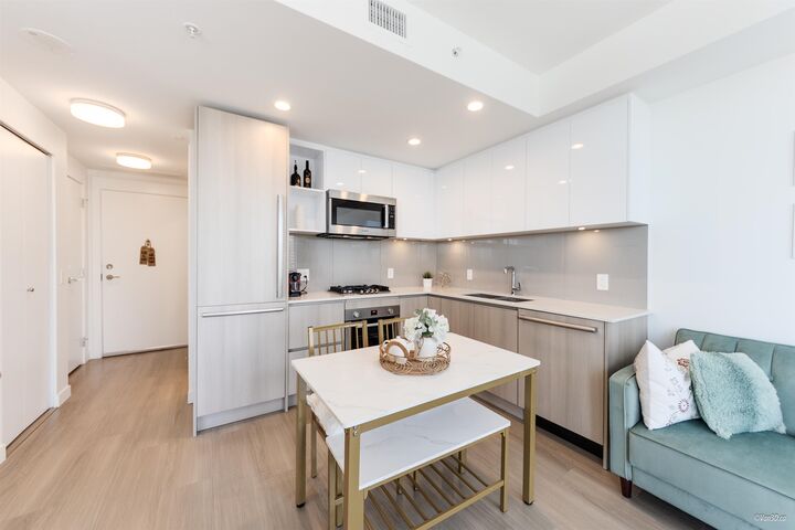Property Photo:  618 Carnarvon Street 807  BC V3M 0N9 