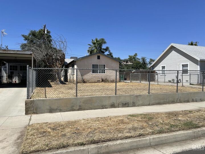 Property Photo: 414 El Tejon Avenue CA 93308