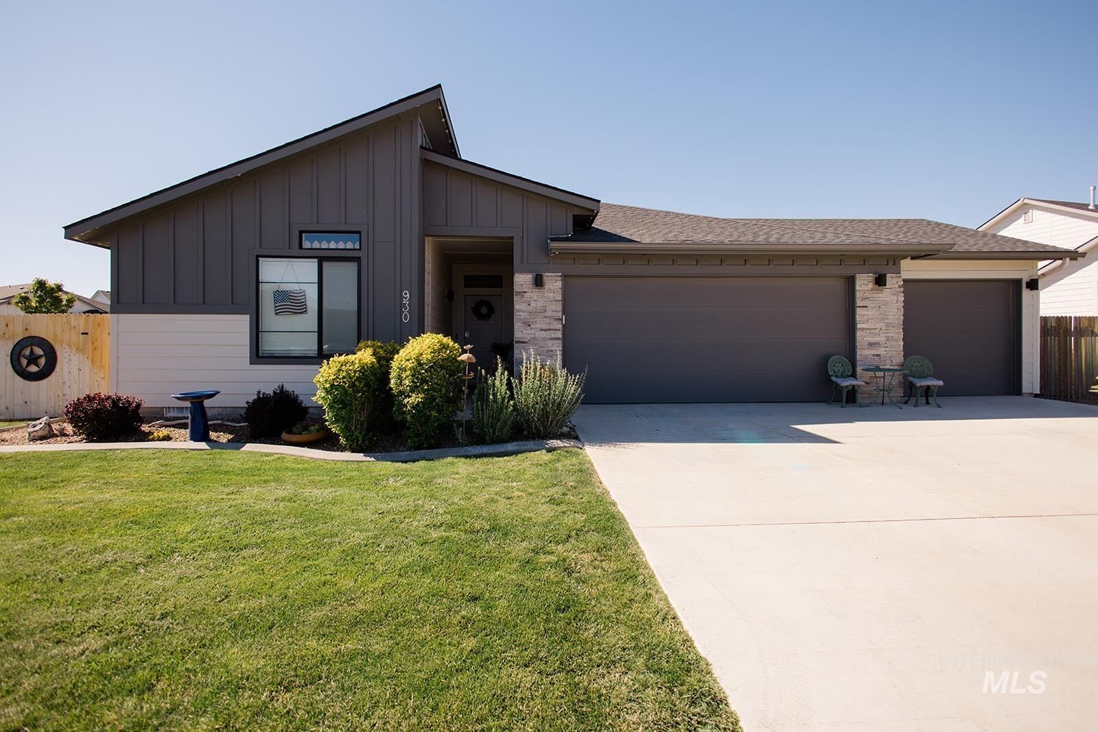 Property Photo: 930 SW Lago ID 83647