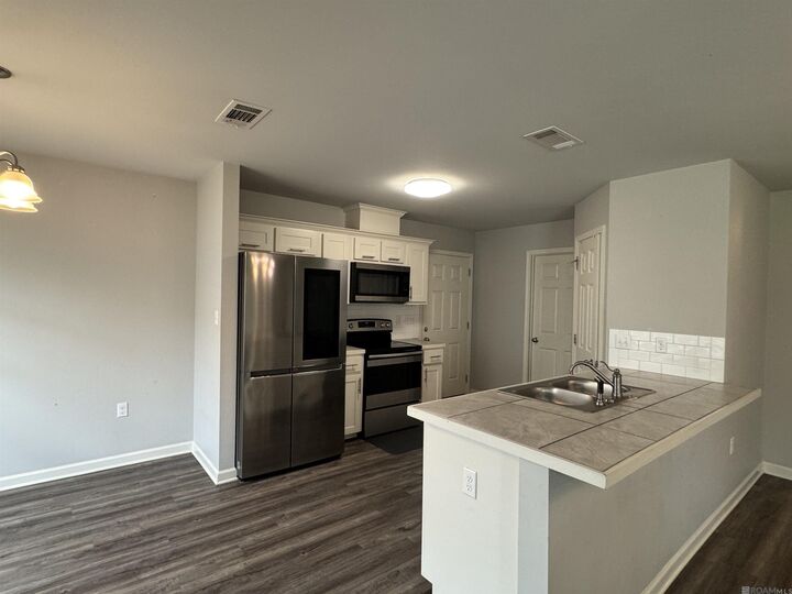 Property Photo: 1501 Ravier Ln LA 70780