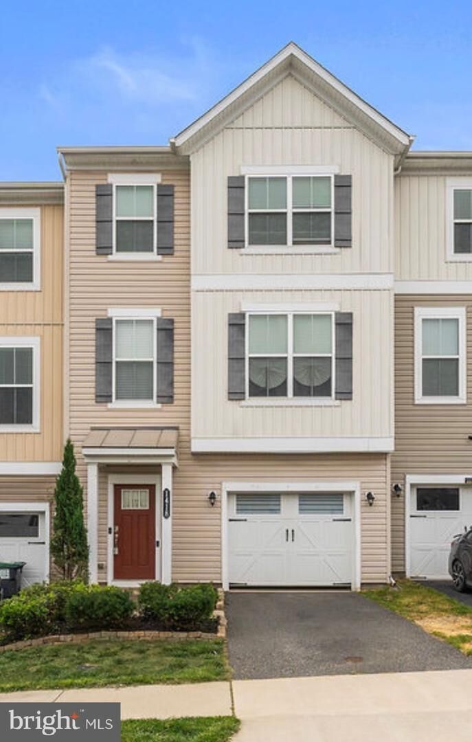 Property Photo: 1418 Hudgins Farm Circle VA 22408