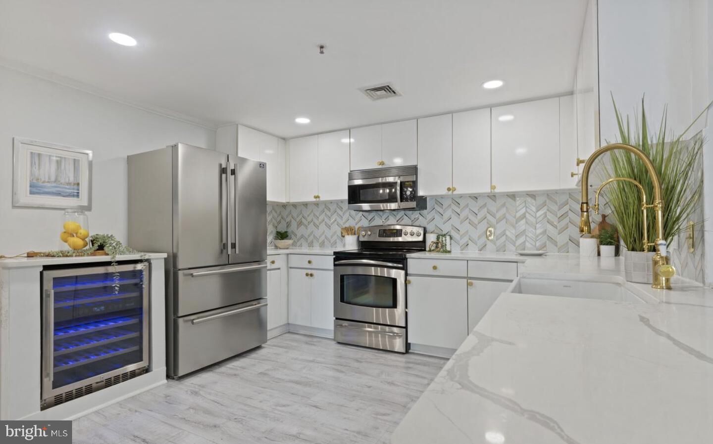 Property Photo:  250 President Street 600  MD 21202 