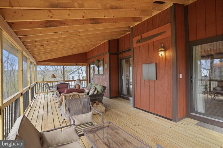 Property Photo:  138 Dover Drive  PA 18324 