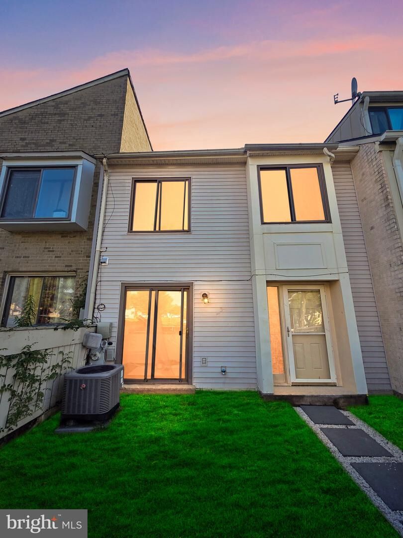 Property Photo:  9915 Ridgeline Drive  MD 20886 