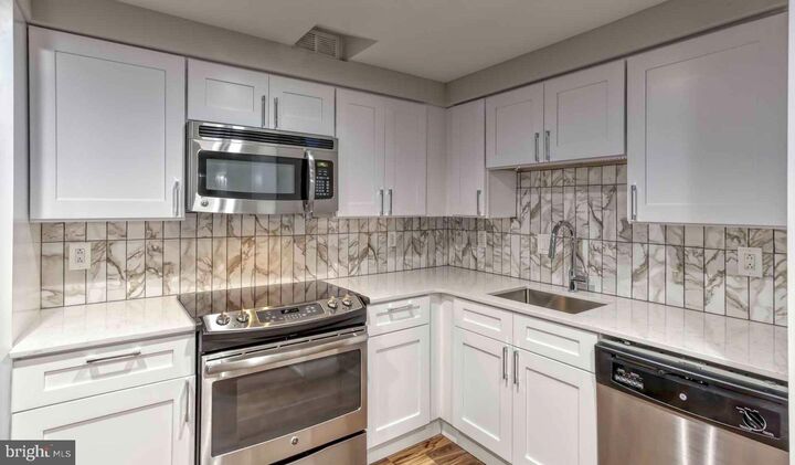 Property Photo:  1815 John F Kennedy Boulevard 923  PA 19103 