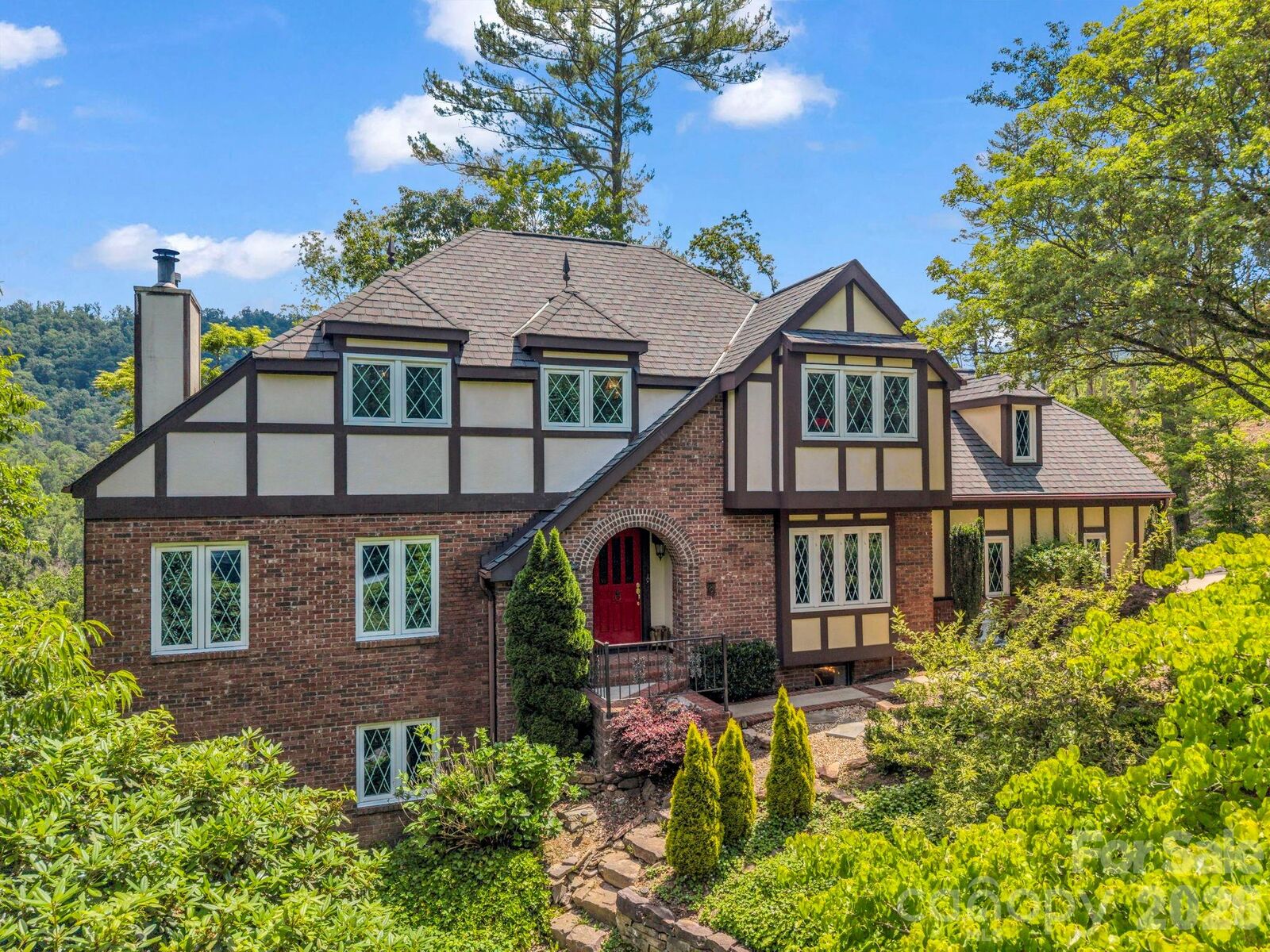 Property Photo:  8 Sunny Ridge Drive  NC 28804 