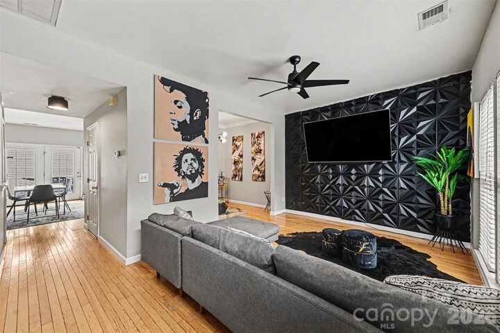 Property Photo: 10946 Garden Oaks Lane NC 28273