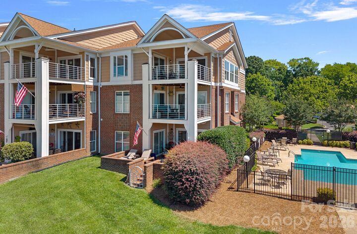 Property Photo:  18609 Harborside Drive  NC 28031 