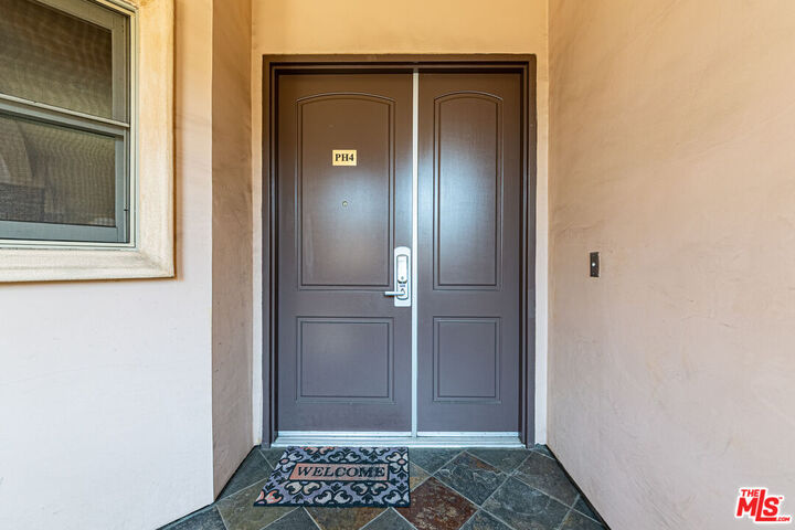 Property Photo: 5057 Maplewood Ave CA 90004