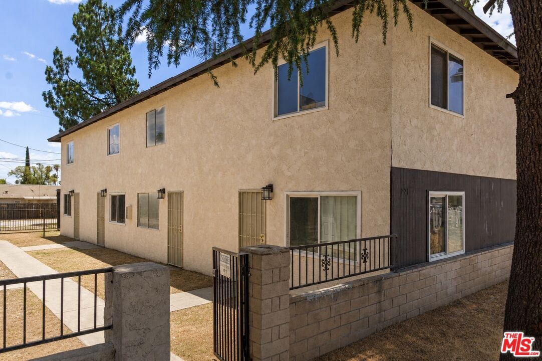 Property Photo: 221 E 19th St CA 92404