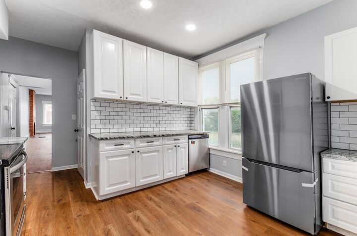 Property Photo: 370 N Garfield Avenue OH 43203
