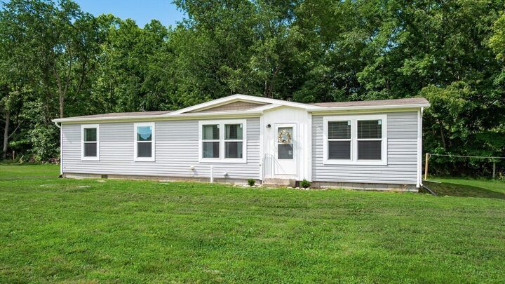 Property Photo: 400 N Vernon Avenue OH 43055