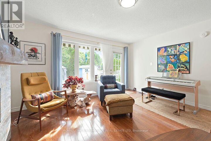 Property Photo: 120 Beckwith Street East 2 ON K7H 1E1