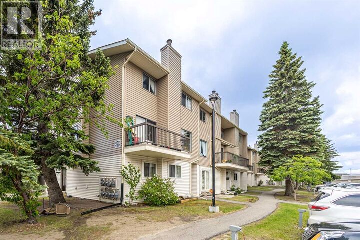 Property Photo: 2519 38 Street Northeast AB T1Y 4W8