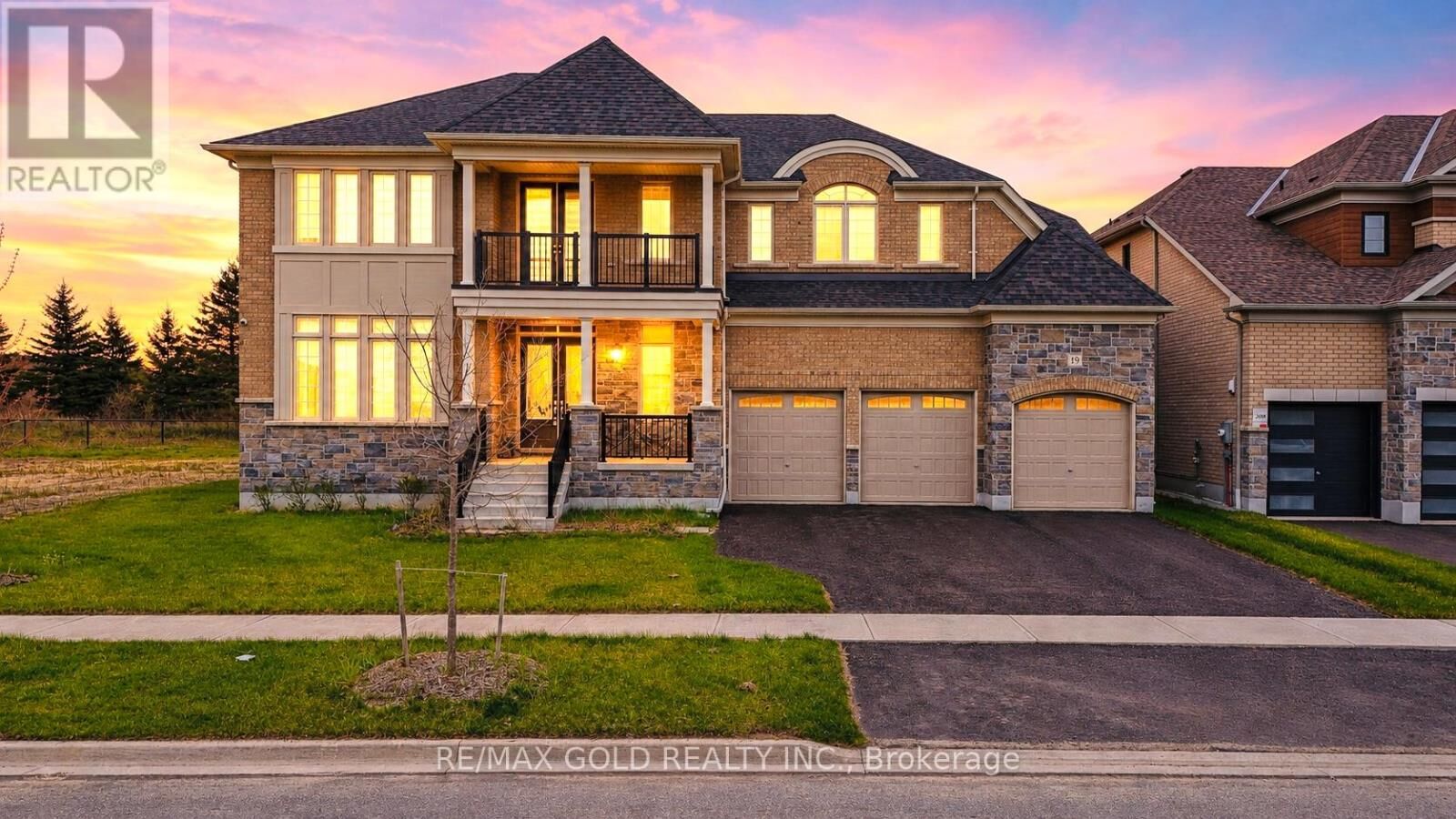 Property Photo: 19 Marigold Boulevard ON L0G 1W0